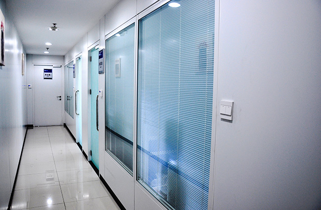 如何選擇醫用護墻板，興鐵來教您